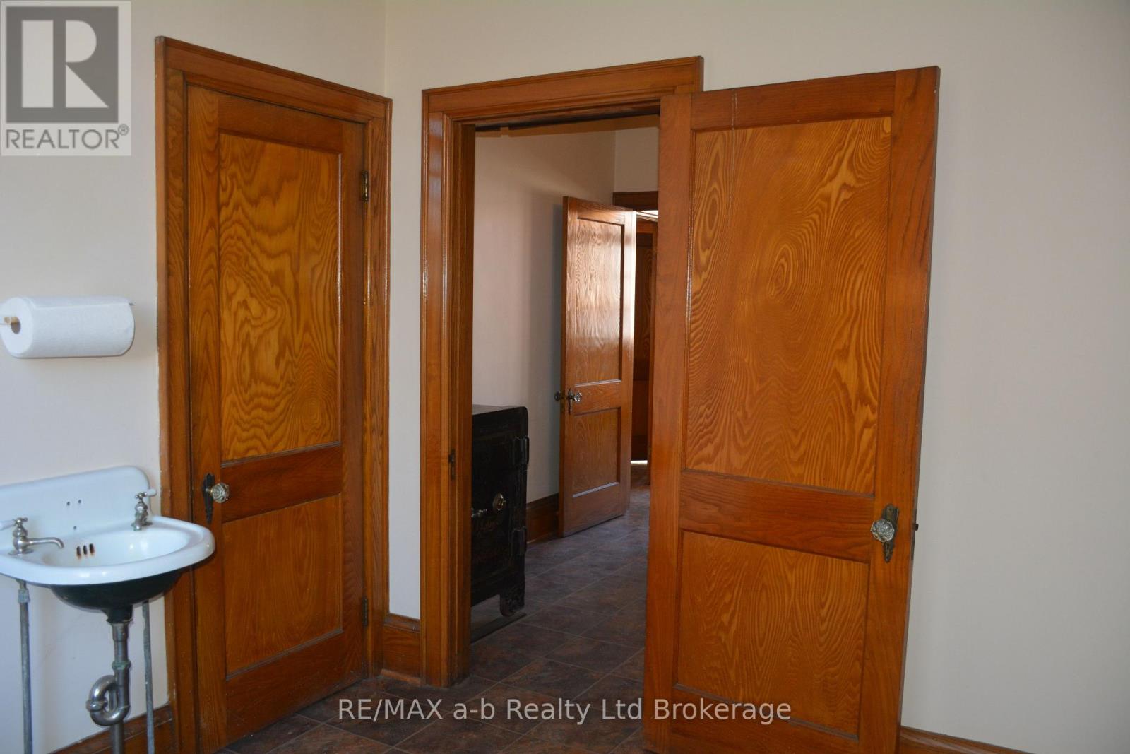 55 King Street W, Ingersoll, Ontario  N5C 2J7 - Photo 13 - X12935266