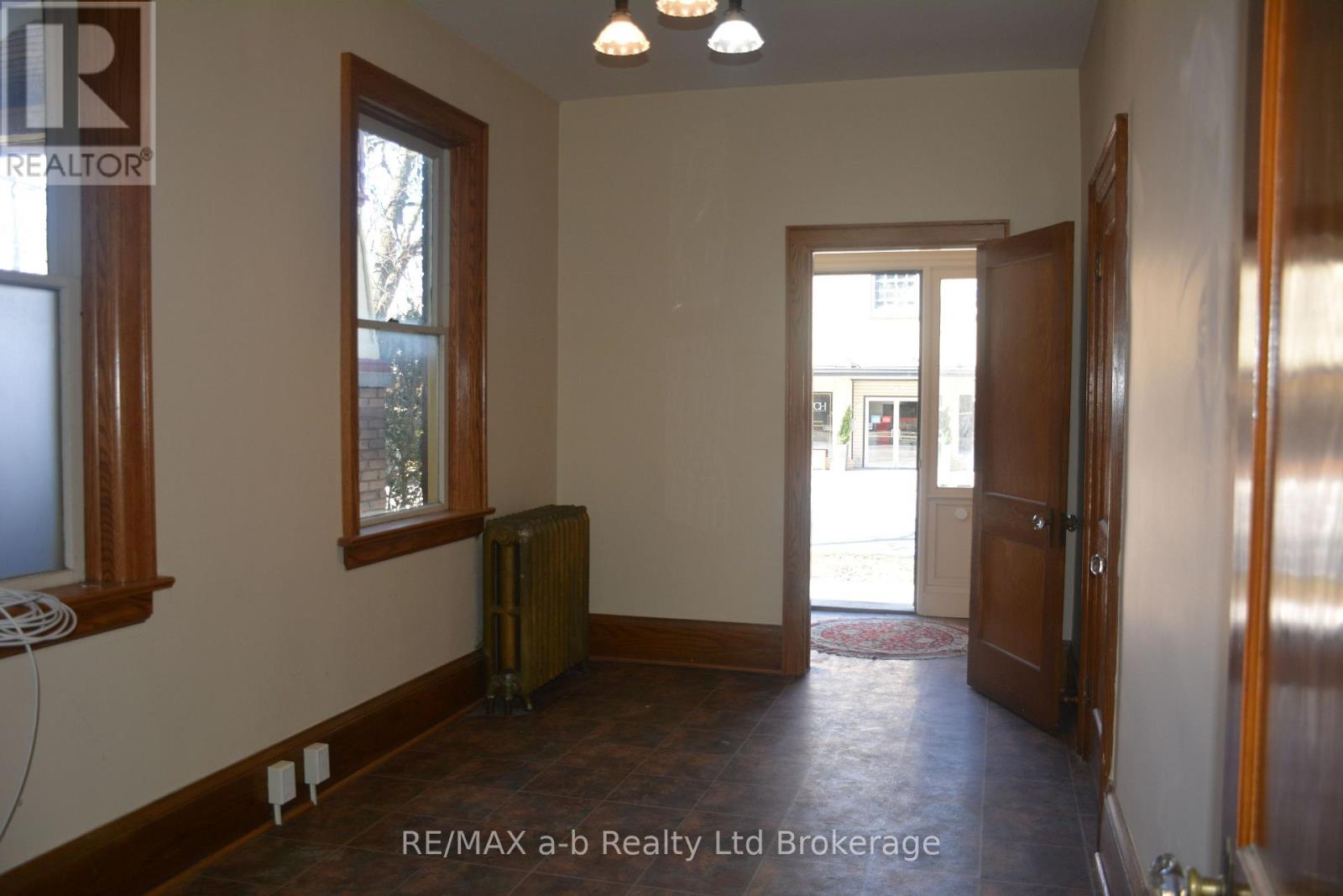 55 King Street W, Ingersoll, Ontario  N5C 2J7 - Photo 17 - X12935266