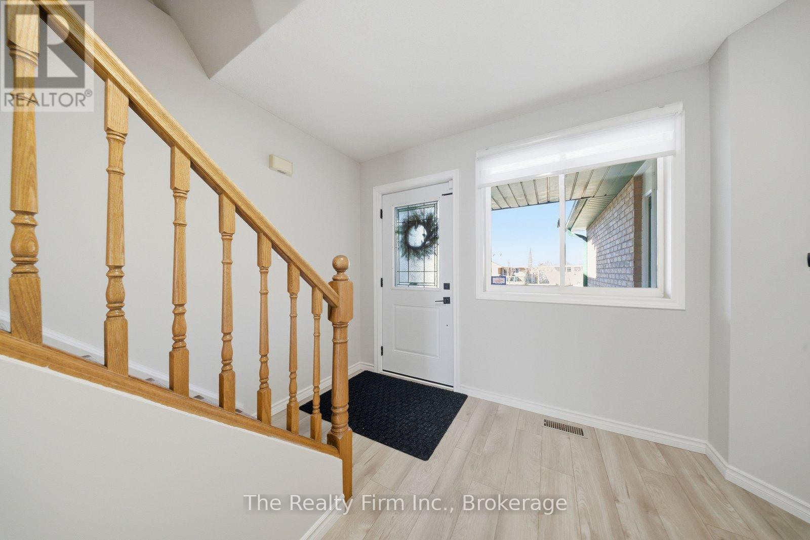 1032 Pearson Drive, Woodstock, Ontario  N4S 8V1 - Photo 5 - X12935514