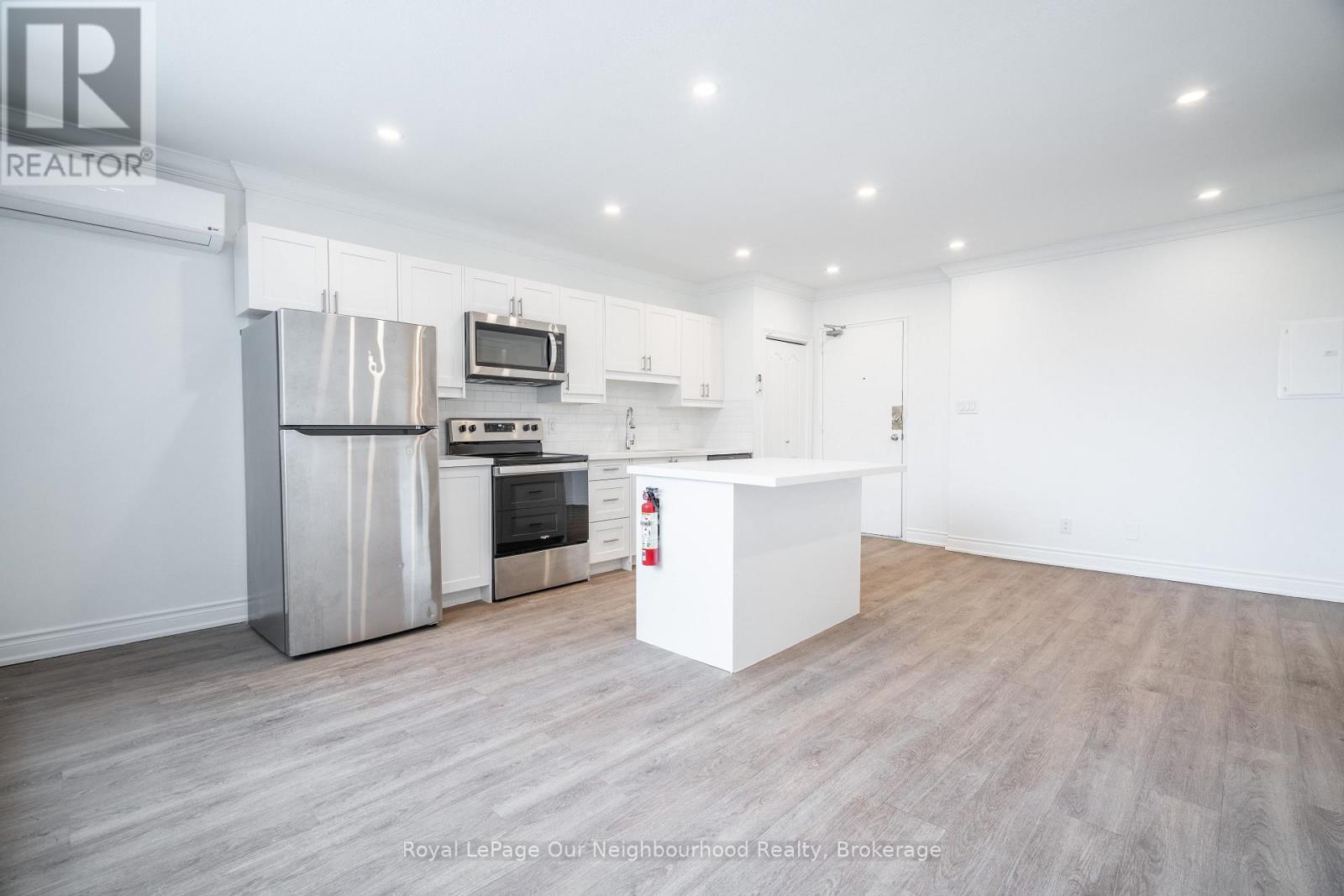 307 - 112 St. Joseph's Drive, Hamilton, Ontario  L8N 2E7 - Photo 8 - X12935278