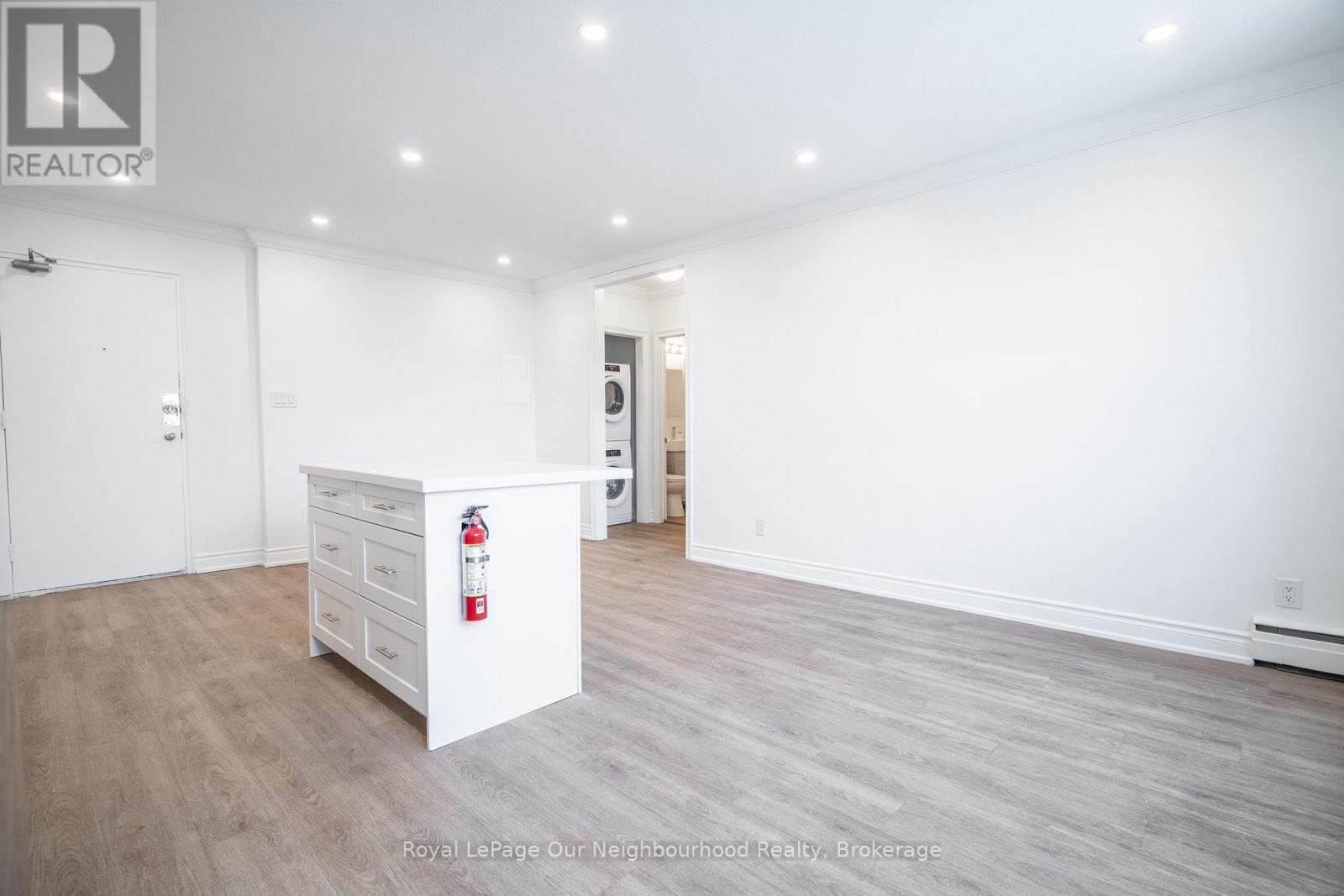 307 - 112 St. Joseph's Drive, Hamilton, Ontario  L8N 2E7 - Photo 9 - X12935278