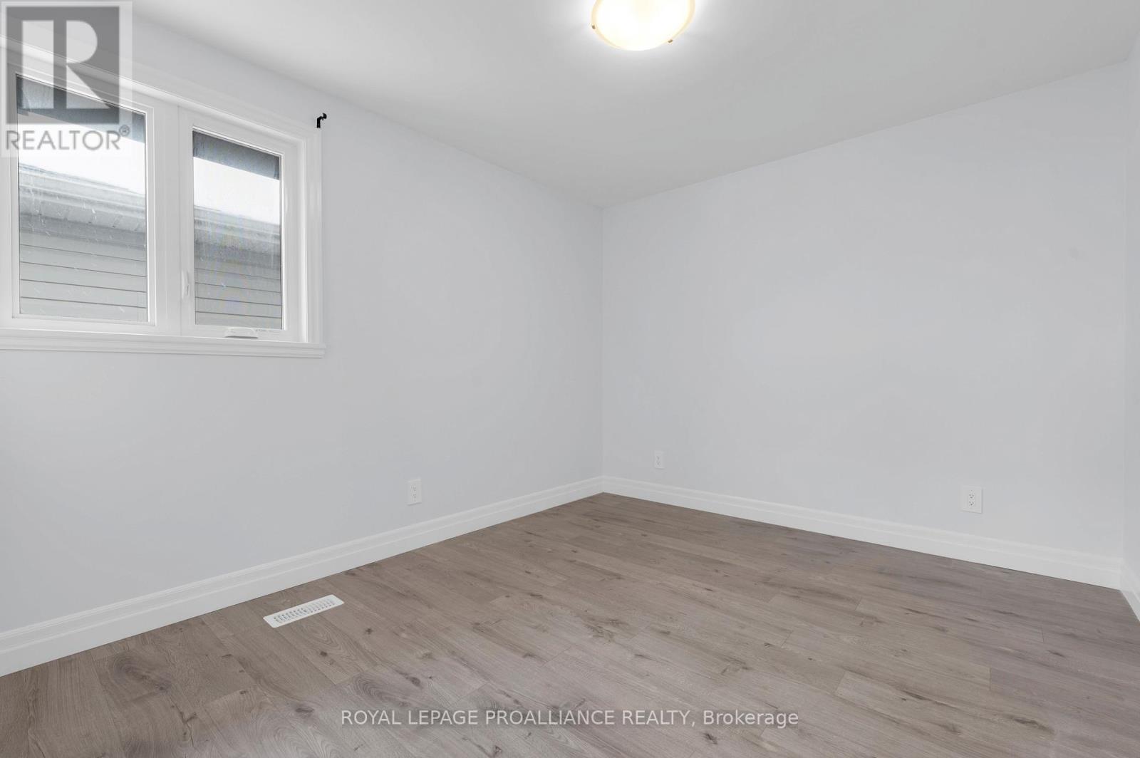 29 Cedar Park Crescent, Quinte West, Ontario  K8V 0J1 - Photo 22 - X12935348