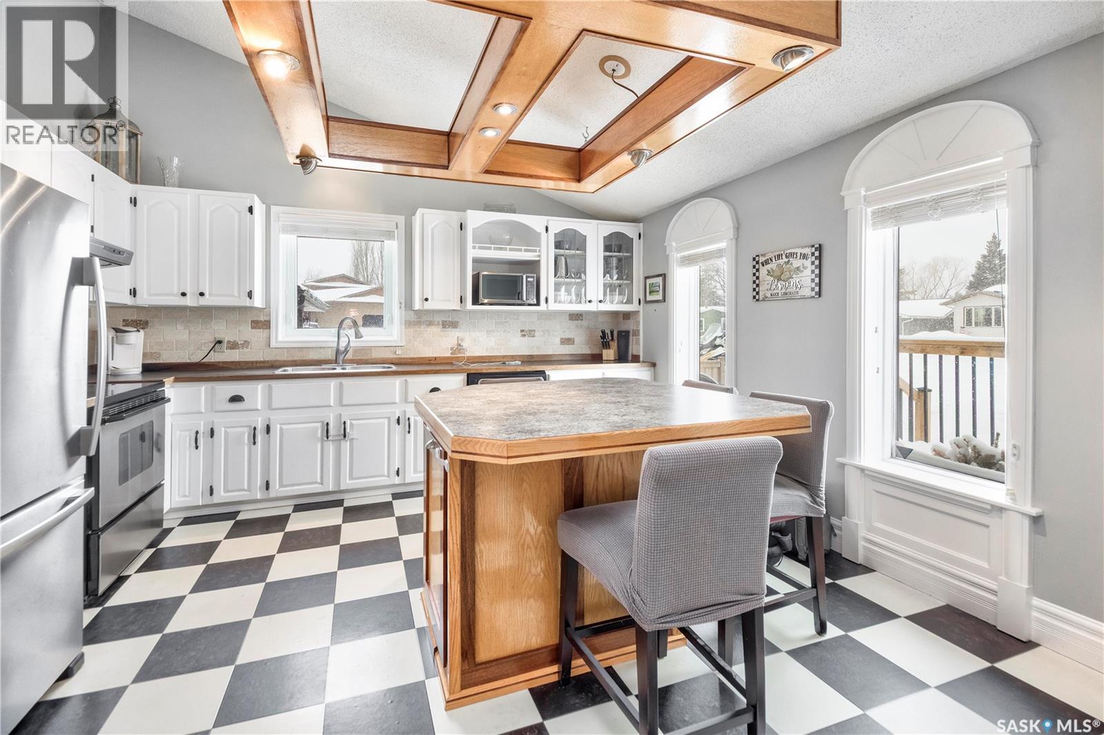 814 Carr Place, Prince Albert, Saskatchewan  S6V 7E1 - Photo 4 - SK031513