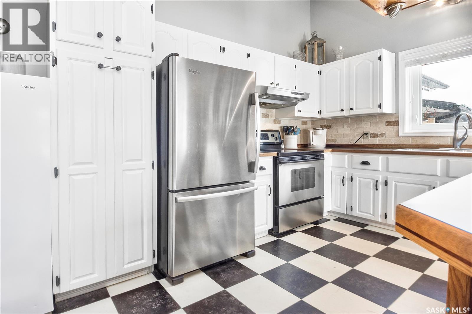 814 Carr Place, Prince Albert, Saskatchewan  S6V 7E1 - Photo 6 - SK031513