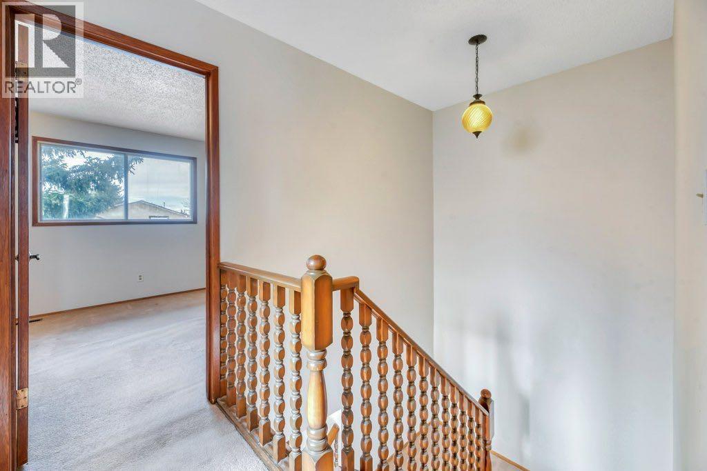 56 Cedarwood Hill SW, Calgary, Alberta  T2W 3H5 - Photo 18 - A2291326