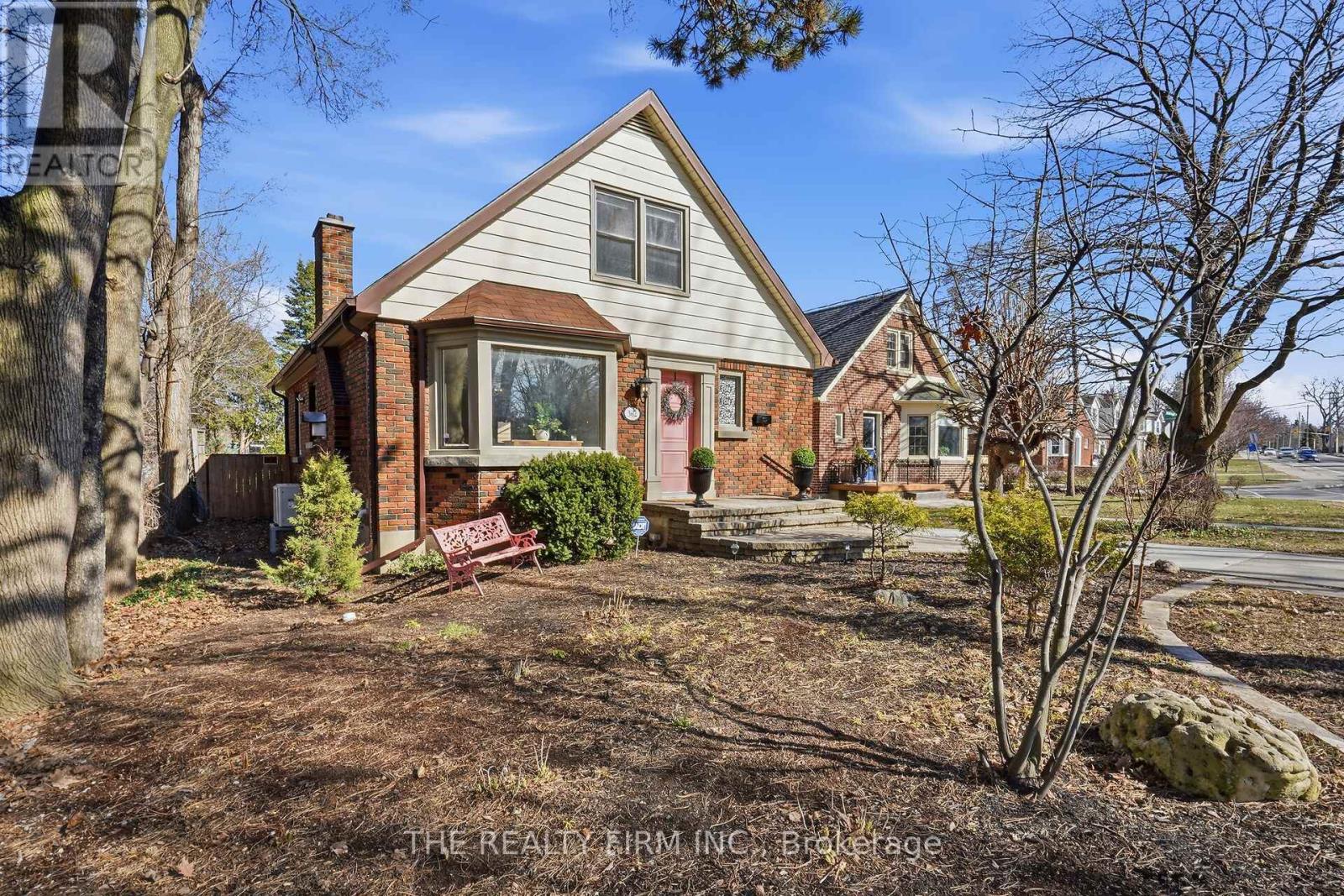 362 Ridout Street S, London South, Ontario  N6C 3Z5 - Photo 2 - X12935324