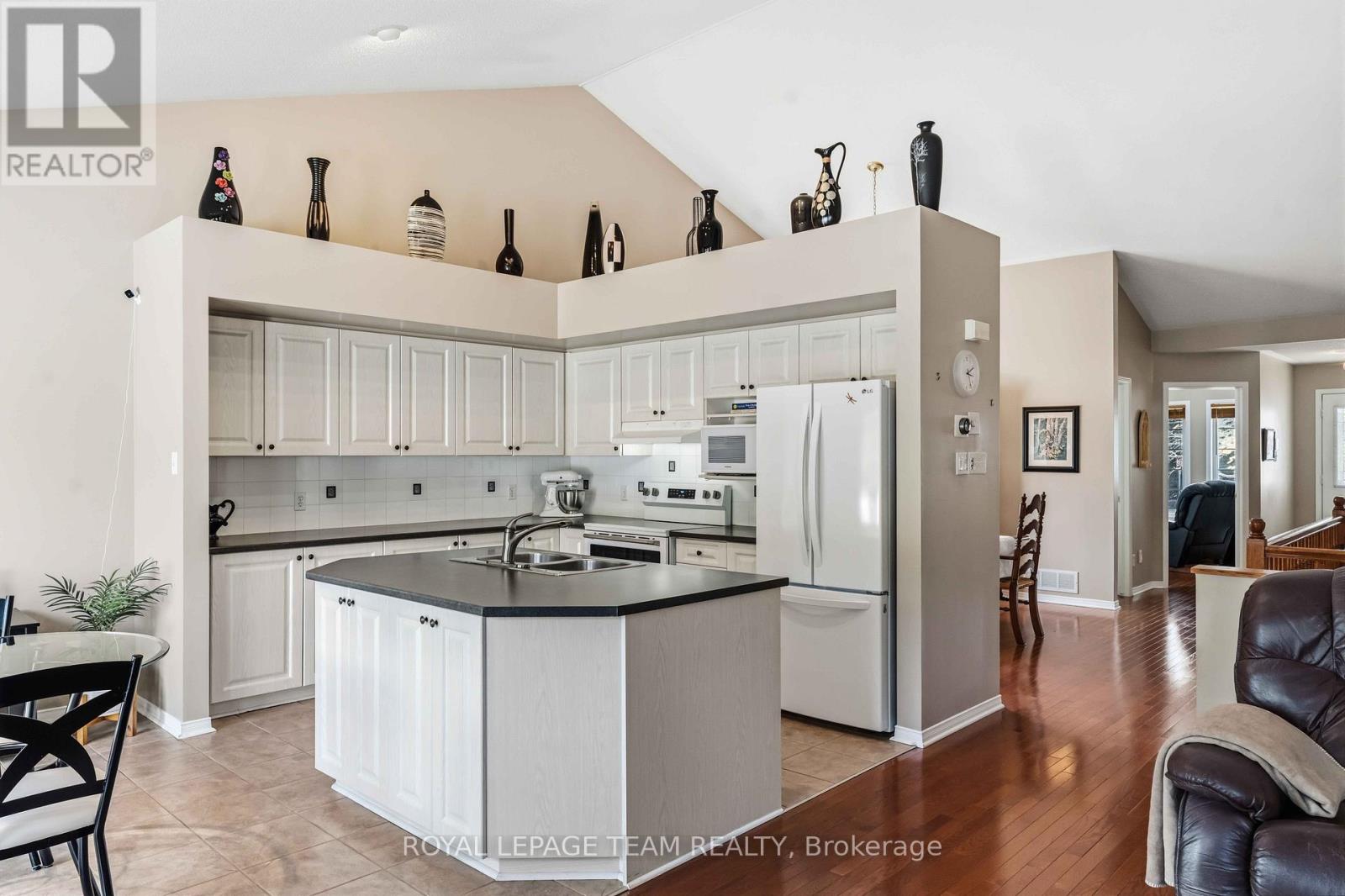 45 Burnstead Crescent, Ottawa, Ontario  K2M 2T4 - Photo 13 - X12935236