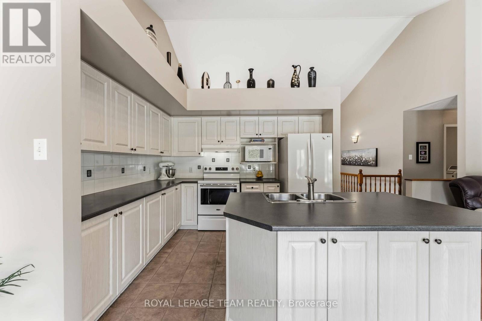 45 Burnstead Crescent, Ottawa, Ontario  K2M 2T4 - Photo 17 - X12935236