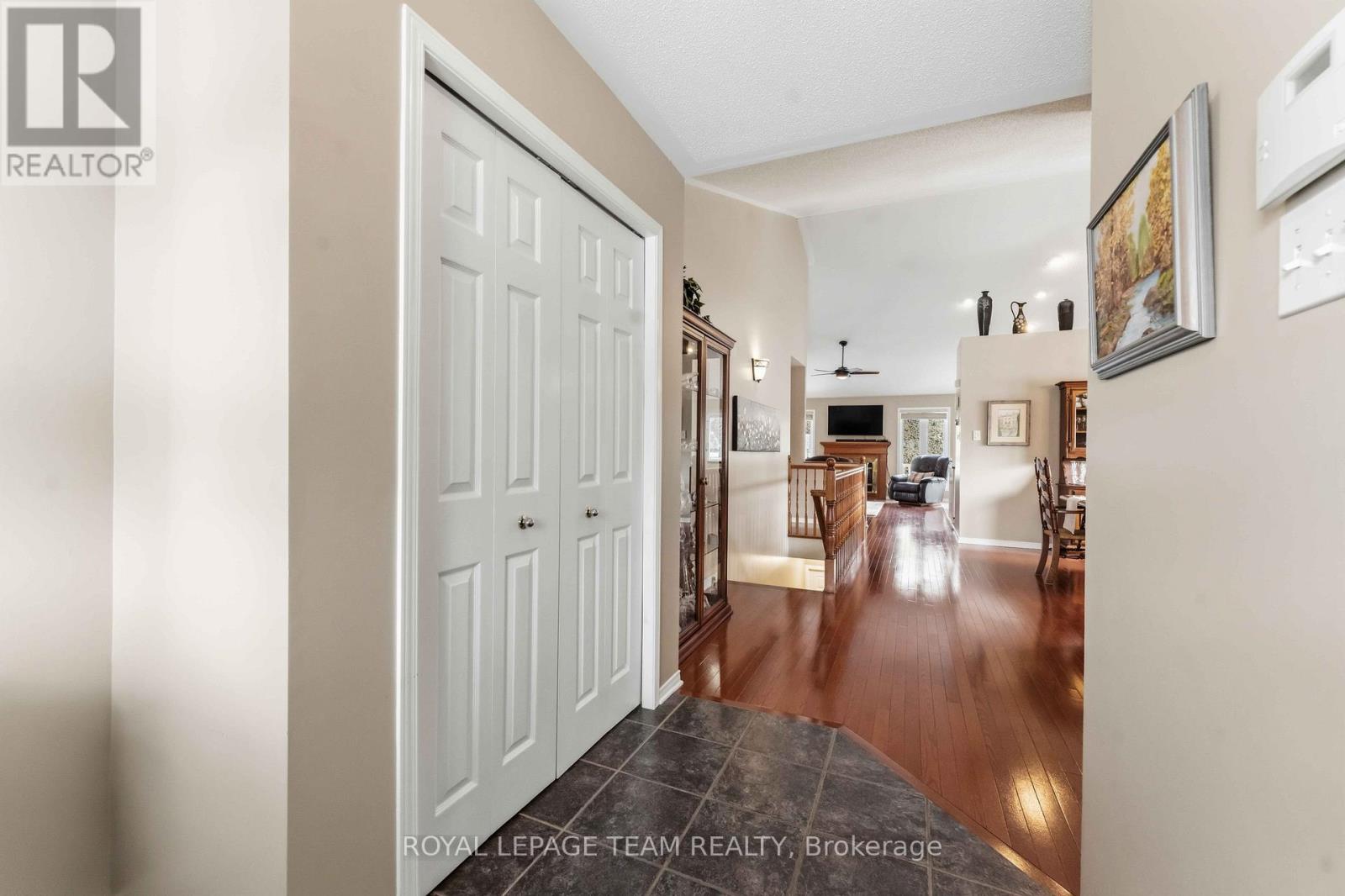 45 Burnstead Crescent, Ottawa, Ontario  K2M 2T4 - Photo 3 - X12935236