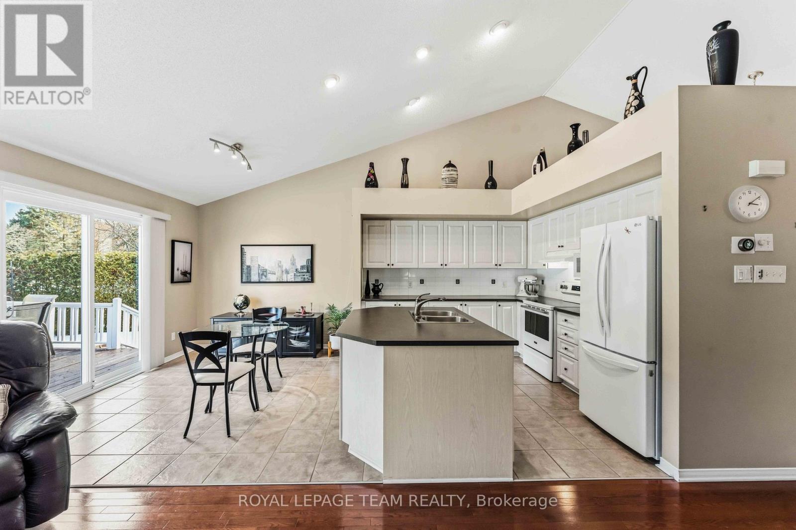 45 Burnstead Crescent, Ottawa, Ontario  K2M 2T4 - Photo 9 - X12935236