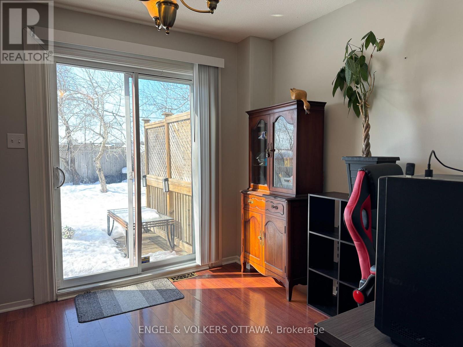38 Chester Crescent, Ottawa, Ontario  K2J 2H3 - Photo 4 - X12935358