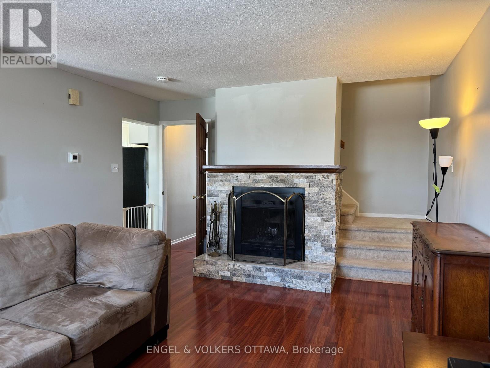 38 Chester Crescent, Ottawa, Ontario  K2J 2H3 - Photo 8 - X12935358