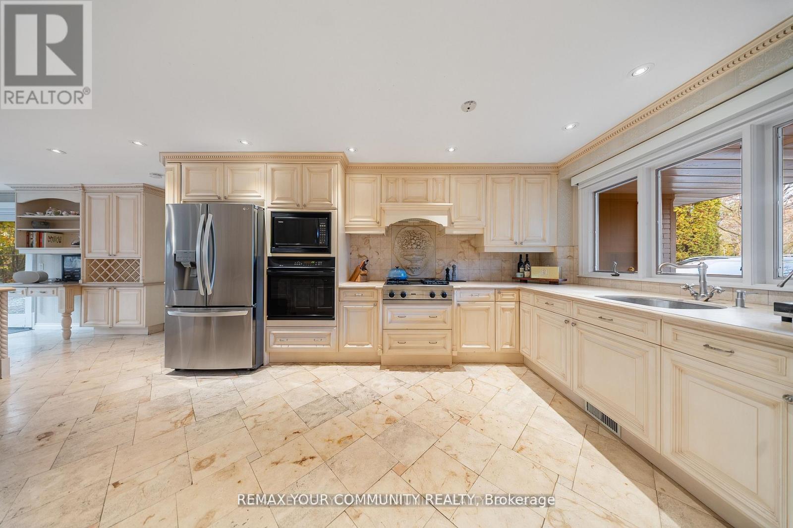 154 Old Yonge Street, Toronto, Ontario  M2P 1P9 - Photo 17 - C12935192