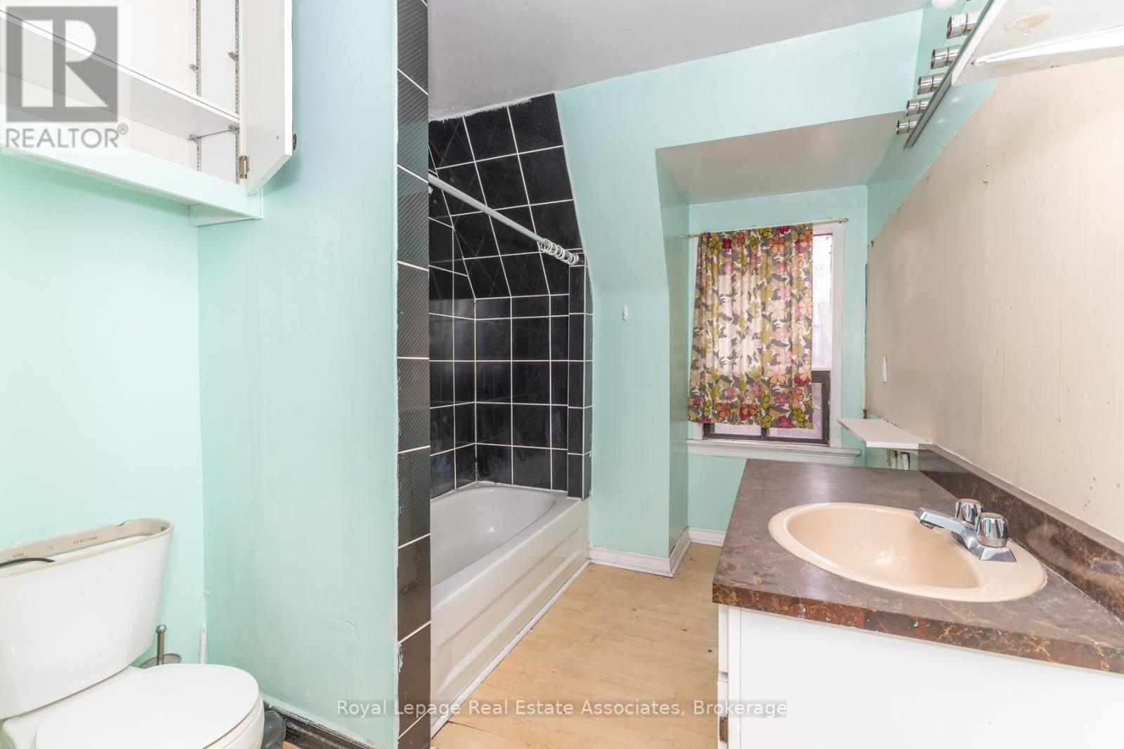 20, 26, 28 Mcgill Street, Toronto, Ontario  M5B 1H2 - Photo 10 - C12935220