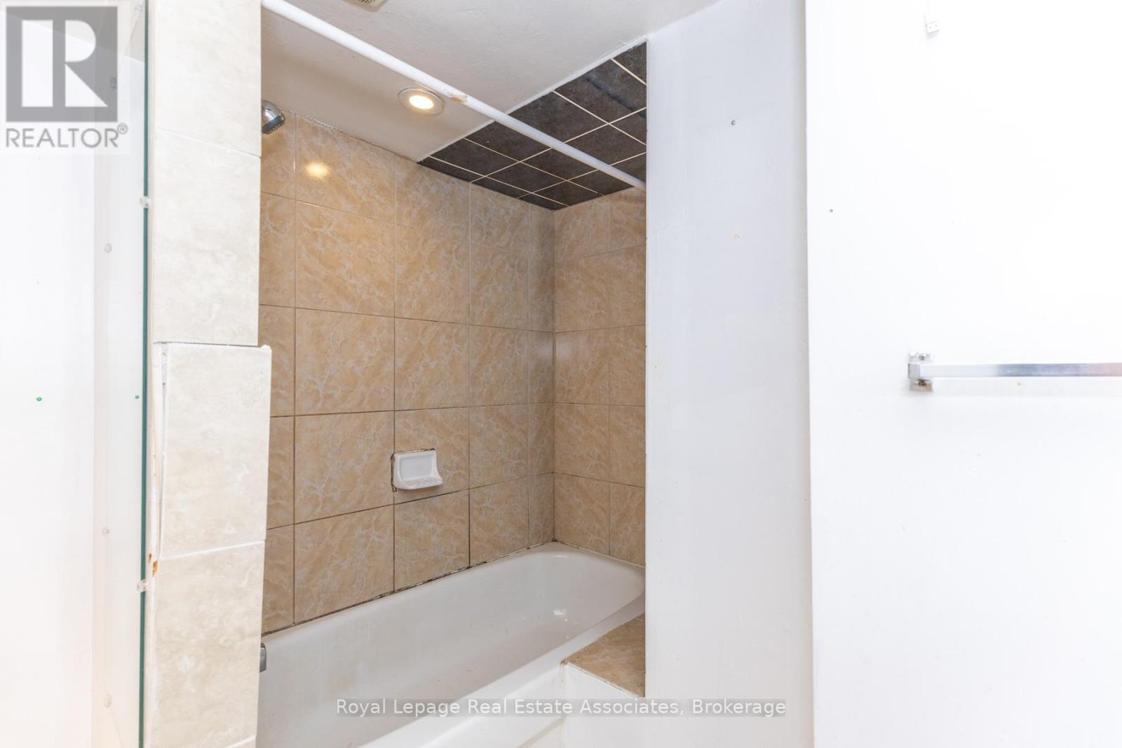 20, 26, 28 Mcgill Street, Toronto, Ontario  M5B 1H2 - Photo 25 - C12935220