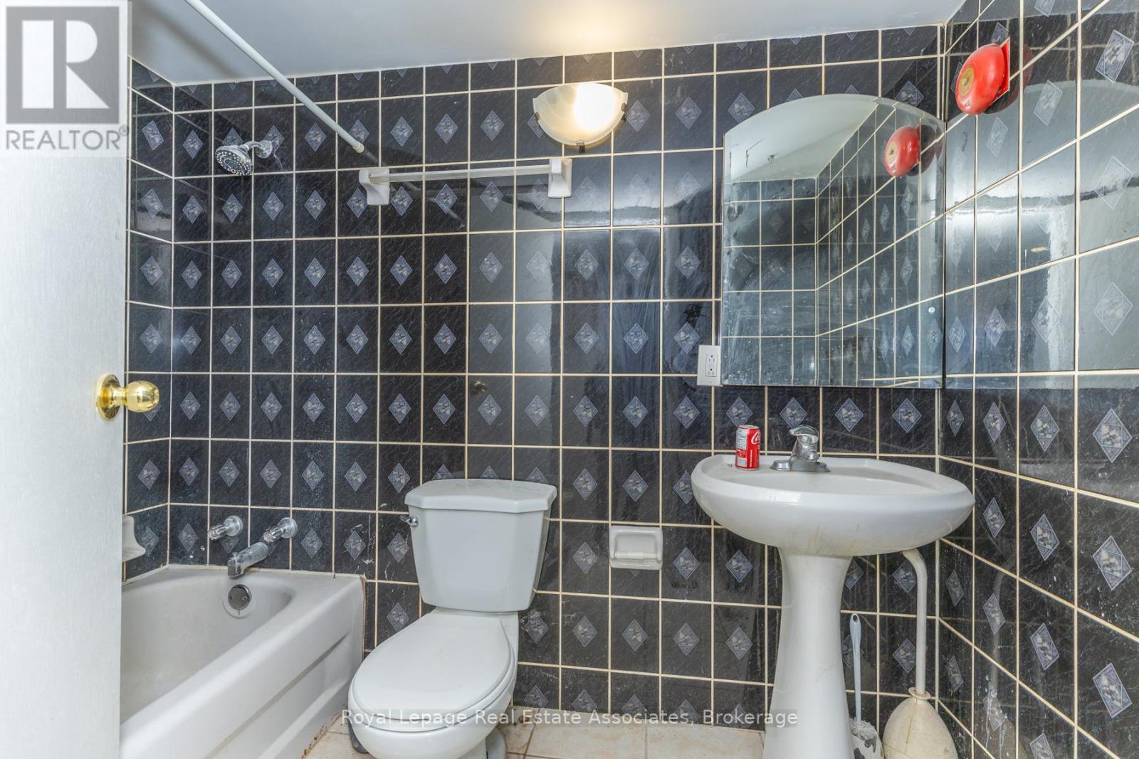 20, 26, 28 Mcgill Street, Toronto, Ontario  M5B 1H2 - Photo 40 - C12935220