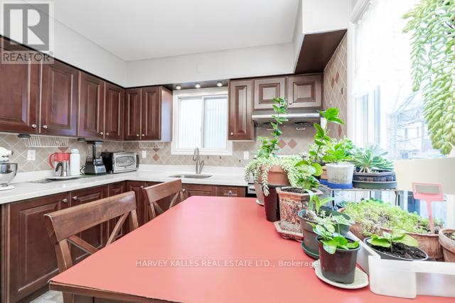 132 Bellwoods Avenue, Toronto, Ontario  M6J 2P4 - Photo 13 - C12935230