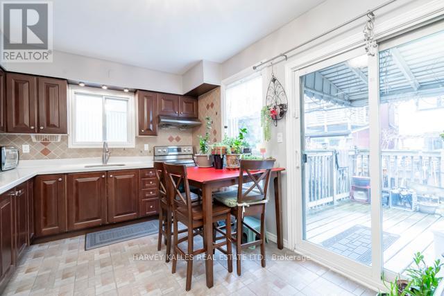 132 Bellwoods Avenue, Toronto, Ontario  M6J 2P4 - Photo 14 - C12935230