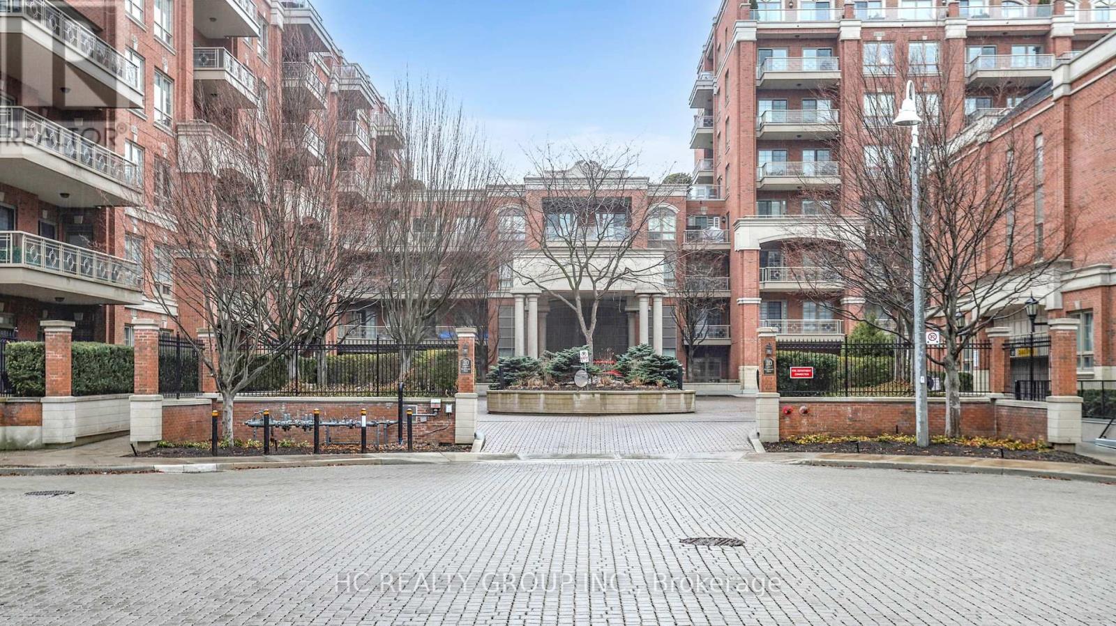 322 - 20 Burkebrook Place, Toronto (Bridle Path-Sunnybrook-York Mills), Ontario  M4G 0A1 - Photo 2 - C12935252