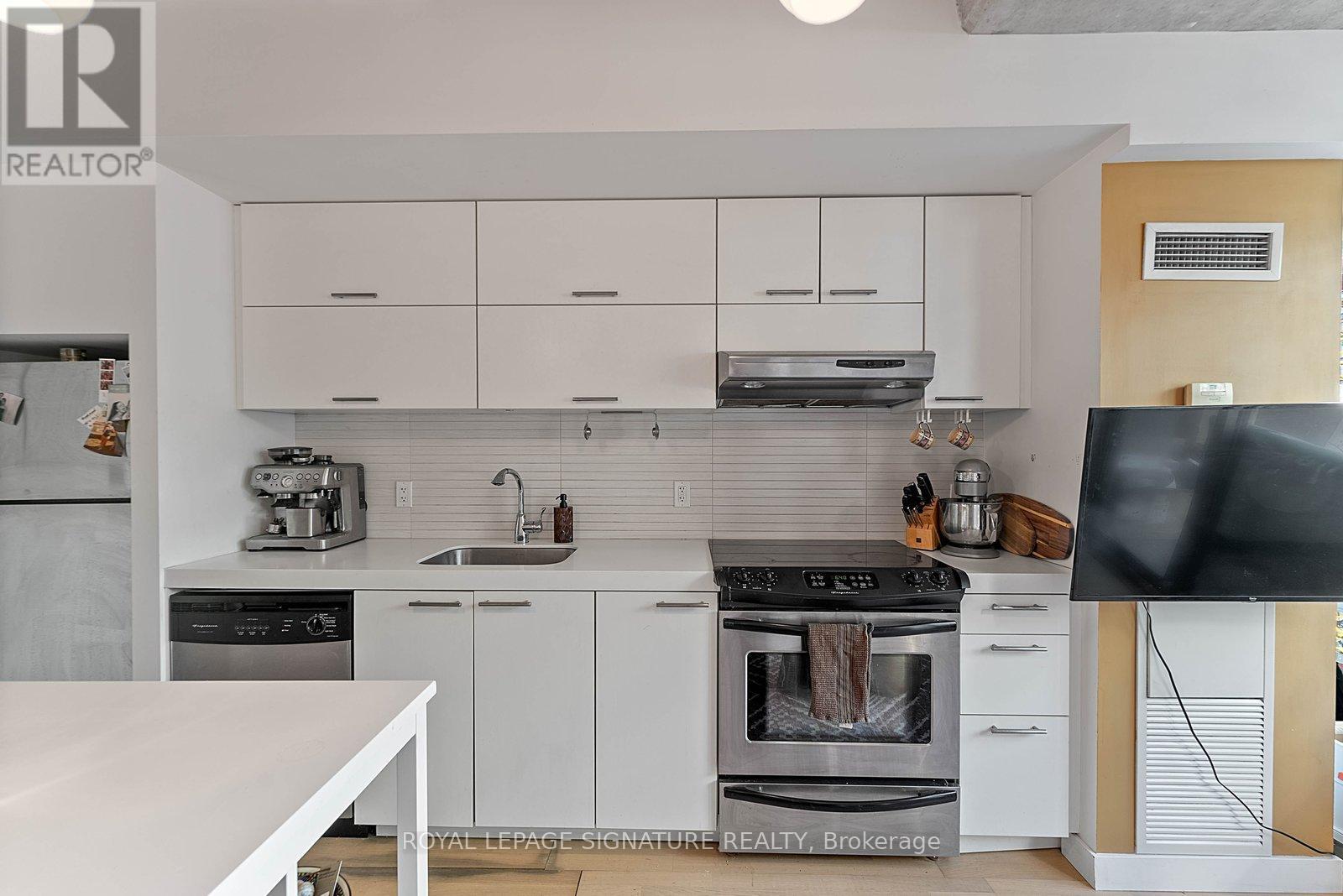 512 - 55 Stewart Street, Toronto, Ontario  M5V 2V1 - Photo 7 - C12935296