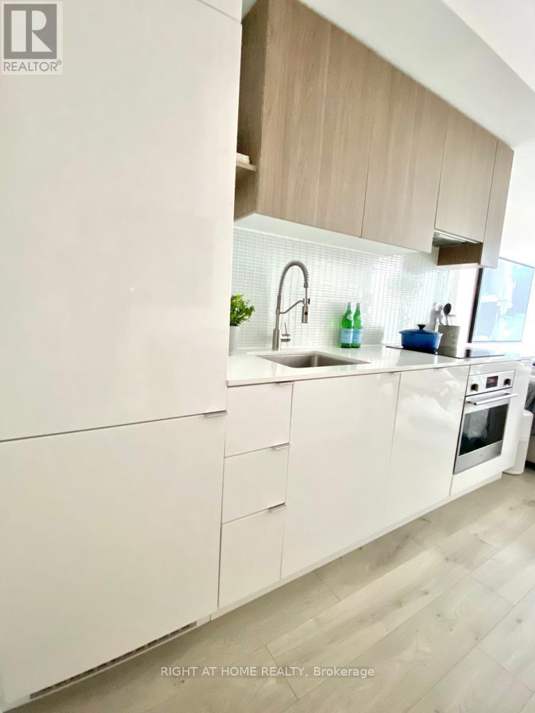 2007 - 161 Roehampton Avenue, Toronto, Ontario  M4P 0C8 - Photo 4 - C12935340