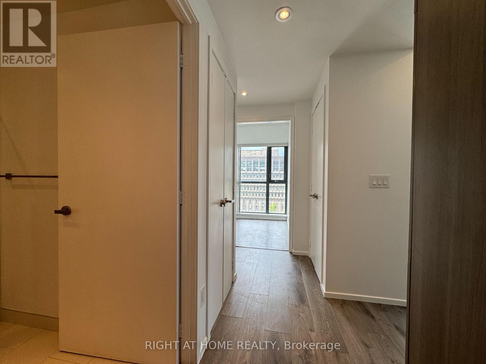 906 - 159 Dundas Street E, Toronto, Ontario  M5B 0A9 - Photo 2 - C12935368