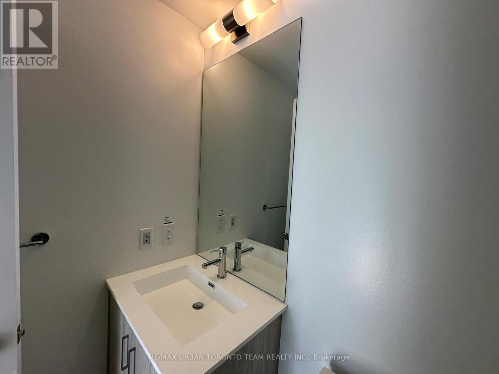 3607 - 180 Front Street E, Toronto, Ontario  M5A 0K9 - Photo 10 - C12935390