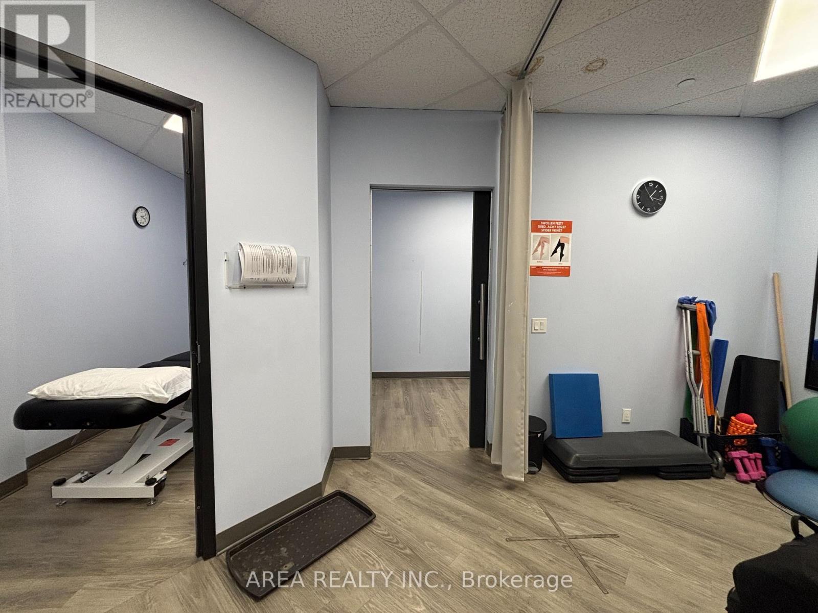 B132 - 121 King Street W, Toronto, Ontario M5H 3T9 - Photo 3 - C12935416