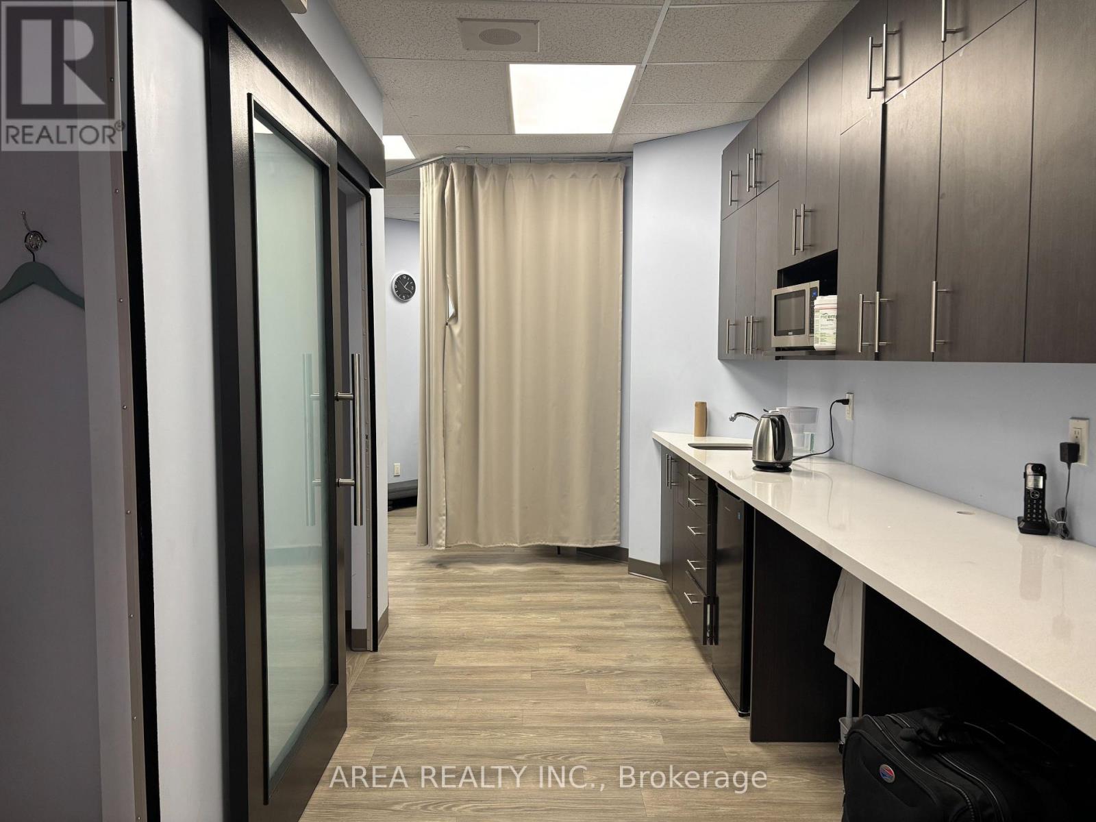 B132 - 121 King Street W, Toronto, Ontario M5H 3T9 - Photo 4 - C12935416