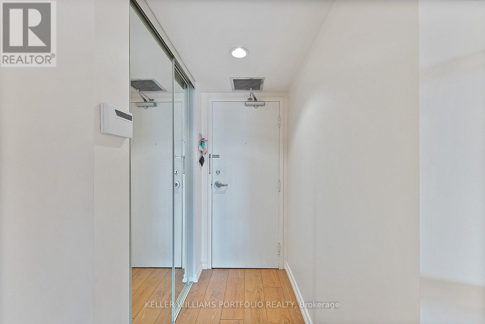 601 - 705 King Street W, Toronto, Ontario  M5V 2W8 - Photo 3 - C12935508