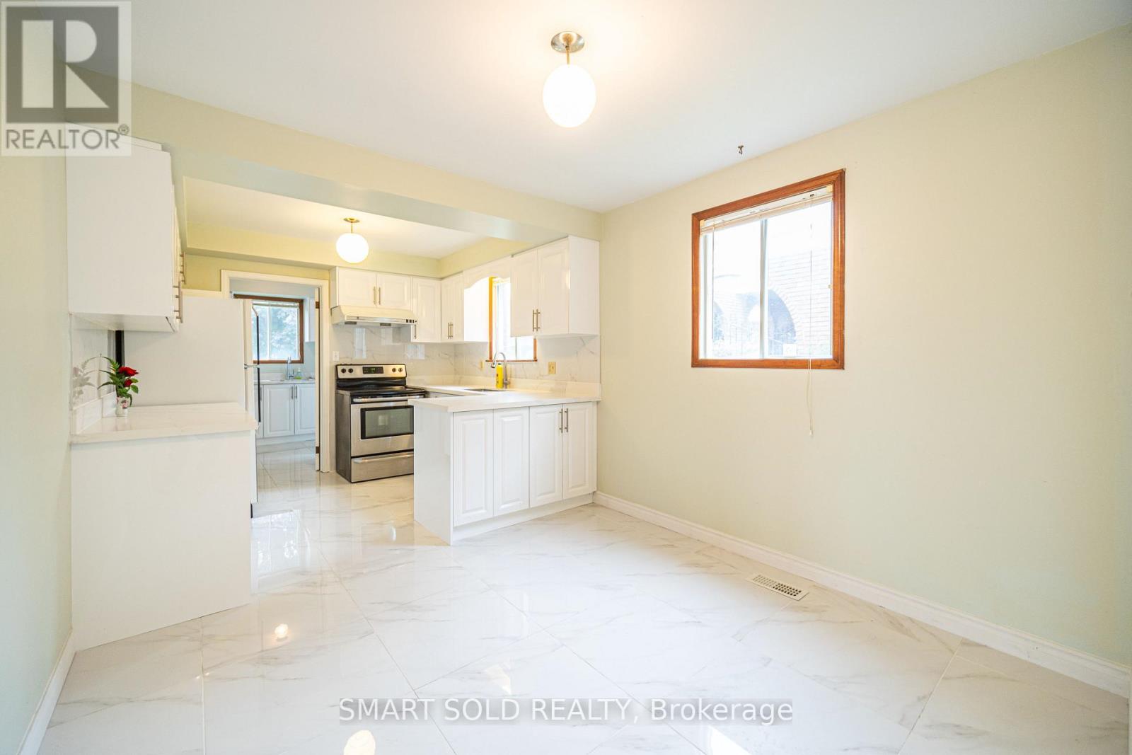 217 Waverly Street N, Oshawa (Mclaughlin), Ontario  L1J 7C7 - Photo 5 - E12935214