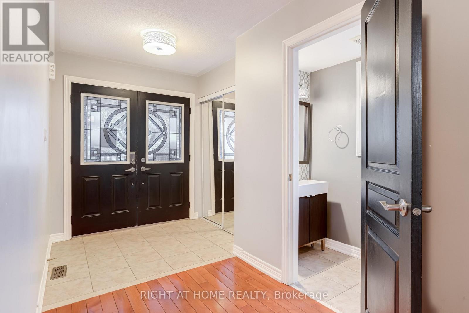 4 Whitefoot Crescent, Ajax, Ontario  L1Z 2E5 - Photo 3 - E12935284