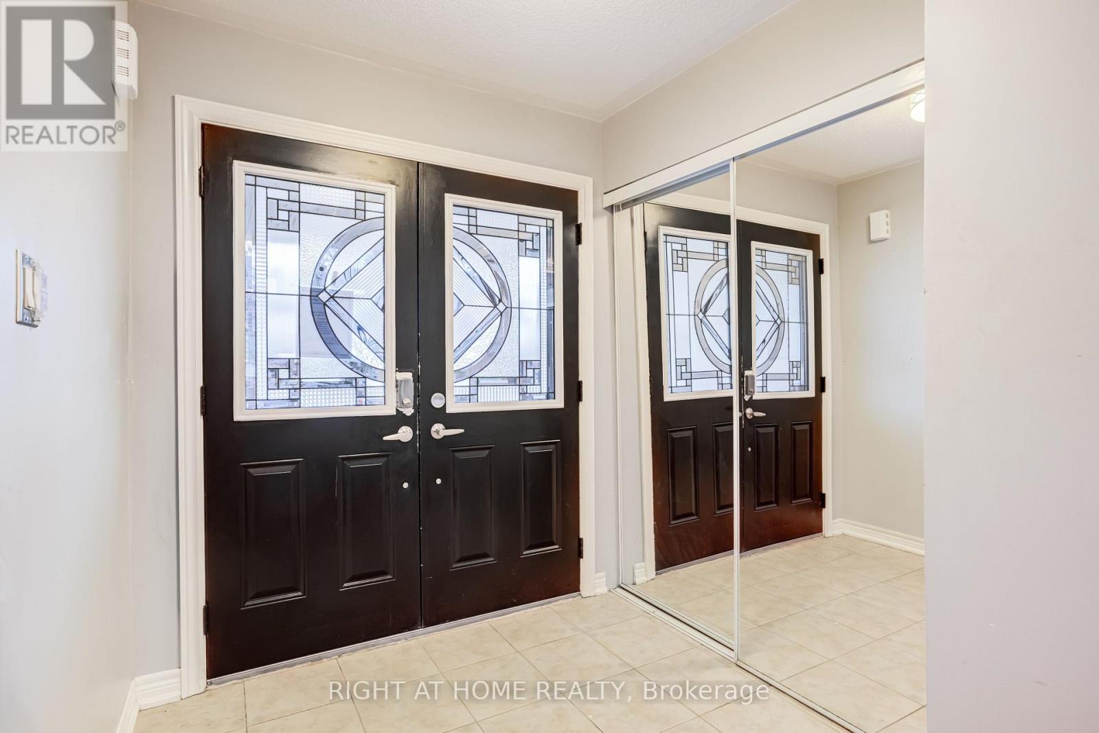 4 Whitefoot Crescent, Ajax, Ontario  L1Z 2E5 - Photo 4 - E12935284