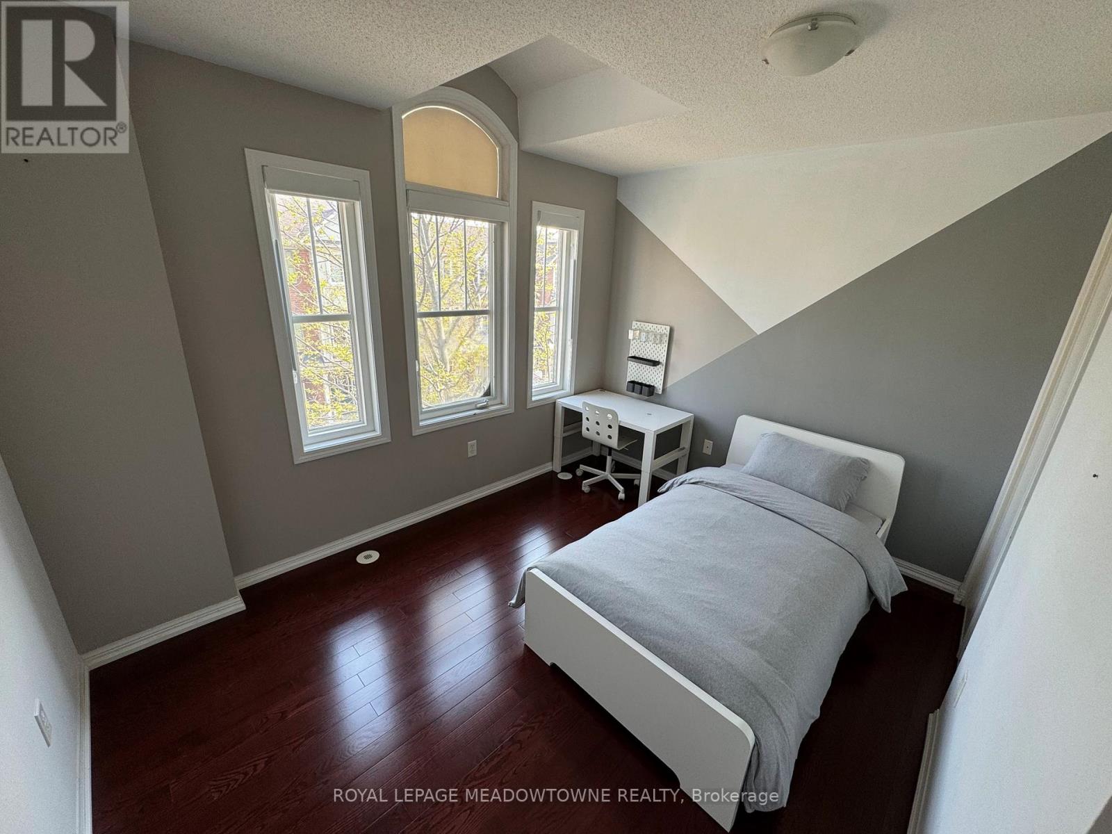 26 Yates Avenue, Toronto (Clairlea-Birchmount), Ontario  M1L 0C8 - Photo 12 - E12935314