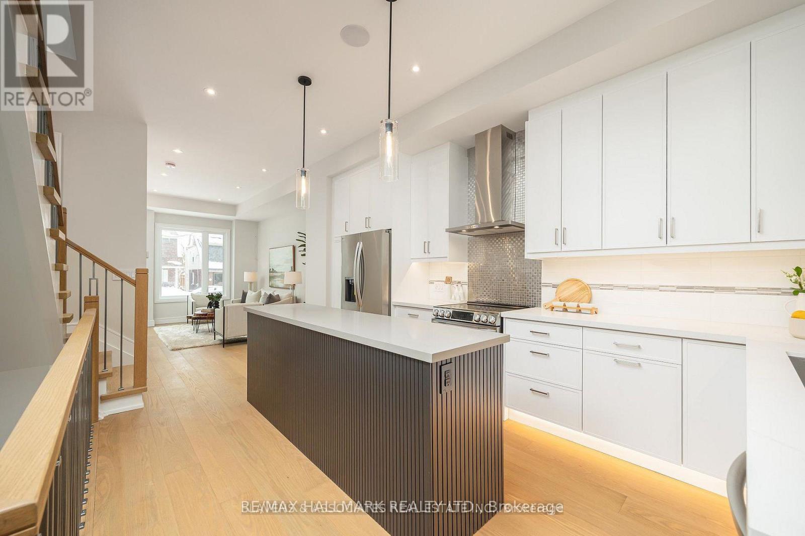 3b Linton Avenue, Toronto, Ontario  M1N 1W5 - Photo 13 - E12935402