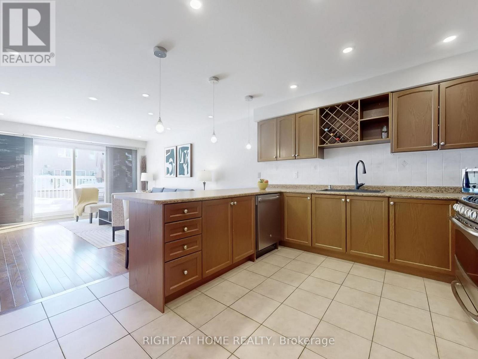 49 Wilkes Crescent, Toronto, Ontario  M1L 0B4 - Photo 8 - E12935430