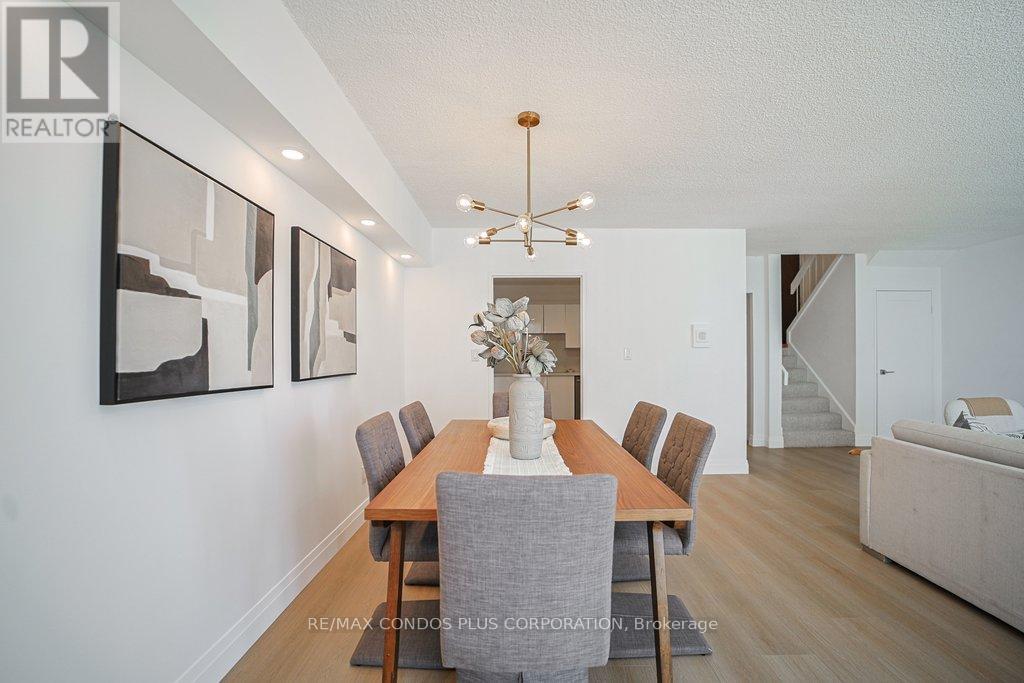 2232 - 33 Harbour Square, Toronto, Ontario  M5J 2G2 - Photo 12 - C12915378