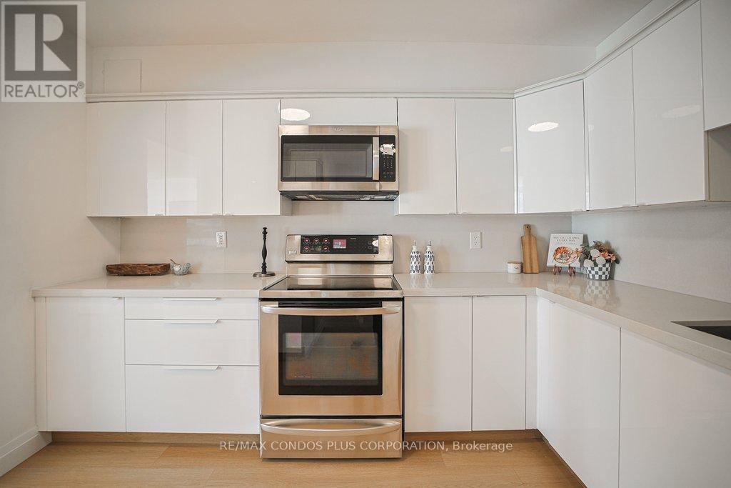 2232 - 33 Harbour Square, Toronto, Ontario  M5J 2G2 - Photo 20 - C12915378