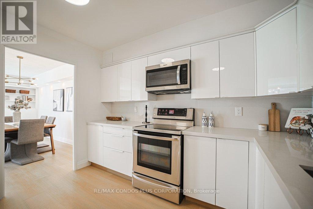 2232 - 33 Harbour Square, Toronto, Ontario  M5J 2G2 - Photo 27 - C12915378