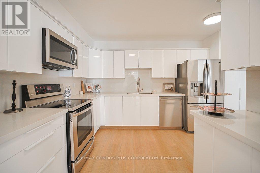 2232 - 33 Harbour Square, Toronto, Ontario  M5J 2G2 - Photo 22 - C12915378