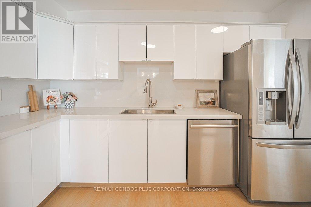 2232 - 33 Harbour Square, Toronto, Ontario  M5J 2G2 - Photo 24 - C12915378