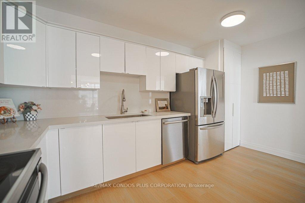 2232 - 33 Harbour Square, Toronto, Ontario  M5J 2G2 - Photo 29 - C12915378