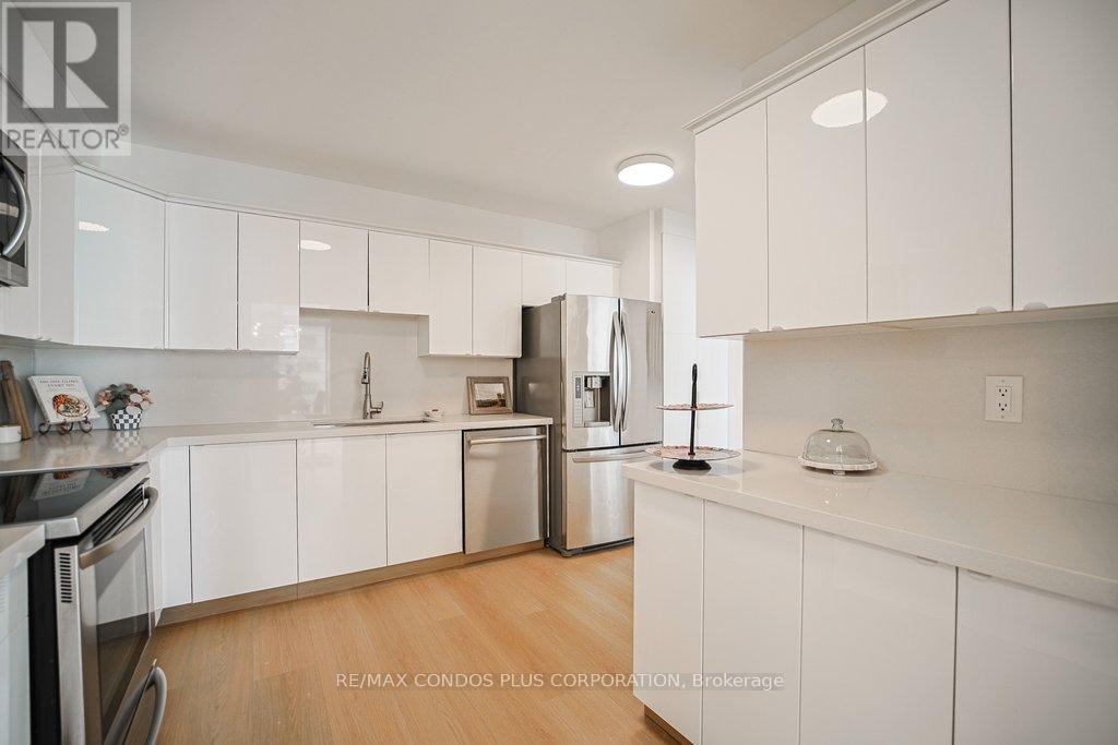 2232 - 33 Harbour Square, Toronto, Ontario  M5J 2G2 - Photo 21 - C12915378