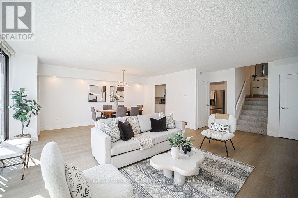 2232 - 33 Harbour Square, Toronto, Ontario  M5J 2G2 - Photo 5 - C12915378