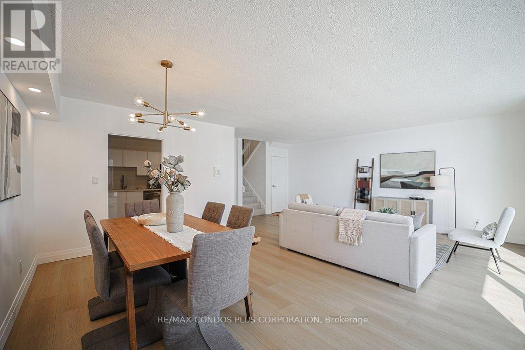 2232 - 33 Harbour Square, Toronto, Ontario  M5J 2G2 - Photo 8 - C12915378