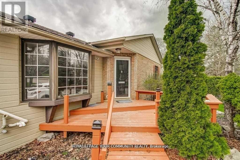 768 Grace Street, Newmarket, Ontario  L3Y 2L3 - Photo 4 - N12662428