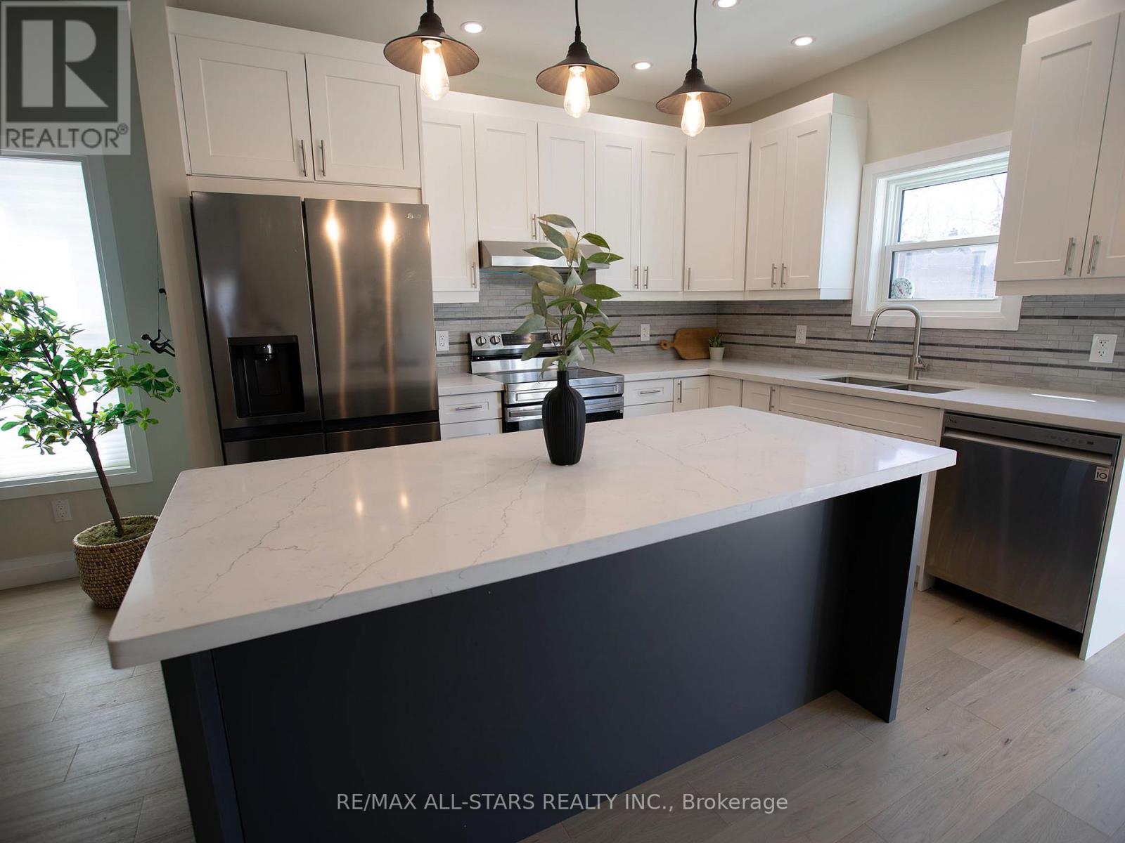 8 Georgina Street, Georgina, Ontario  L0E 1R0 - Photo 13 - N12933918