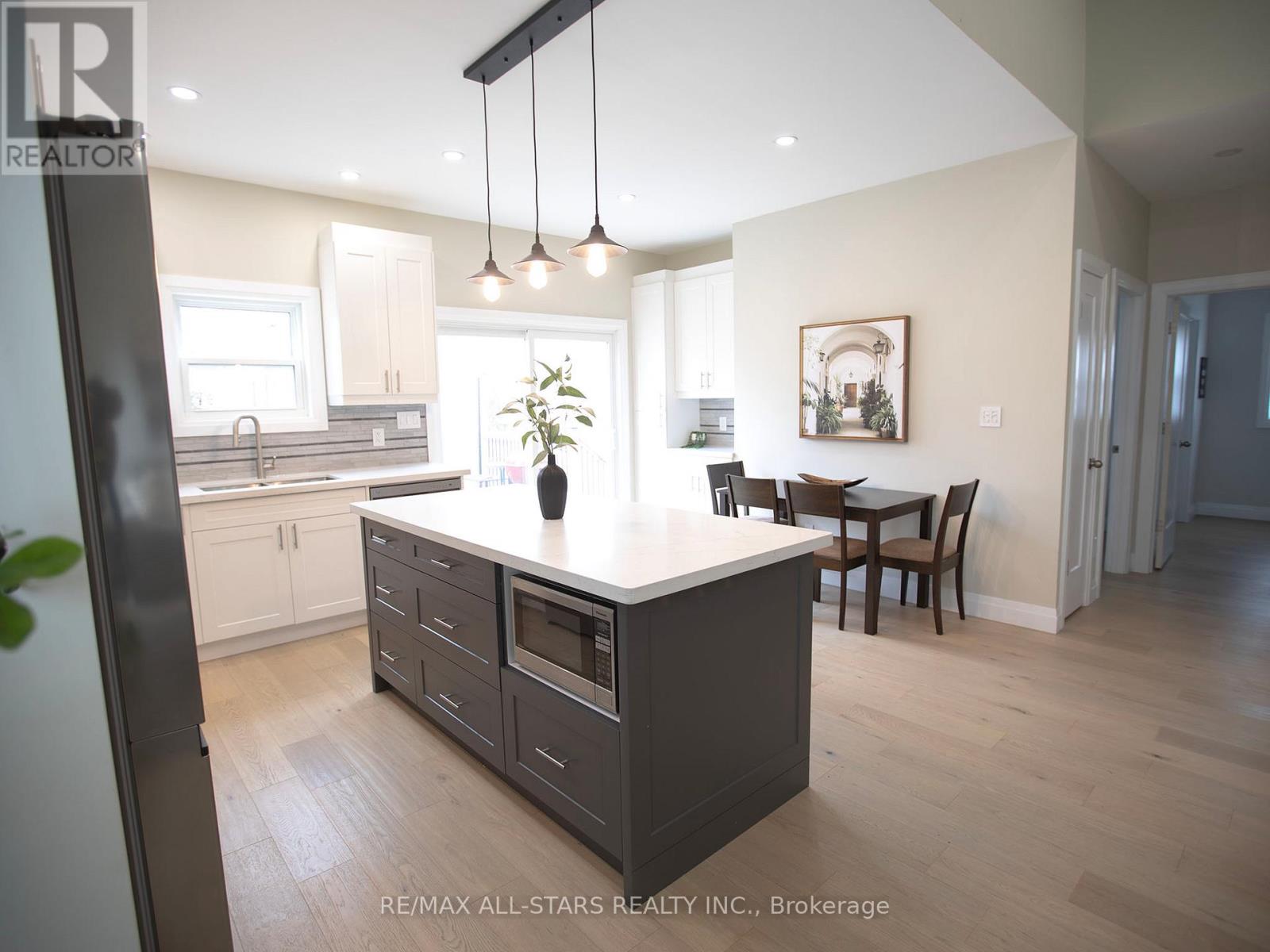 8 Georgina Street, Georgina, Ontario  L0E 1R0 - Photo 14 - N12933918