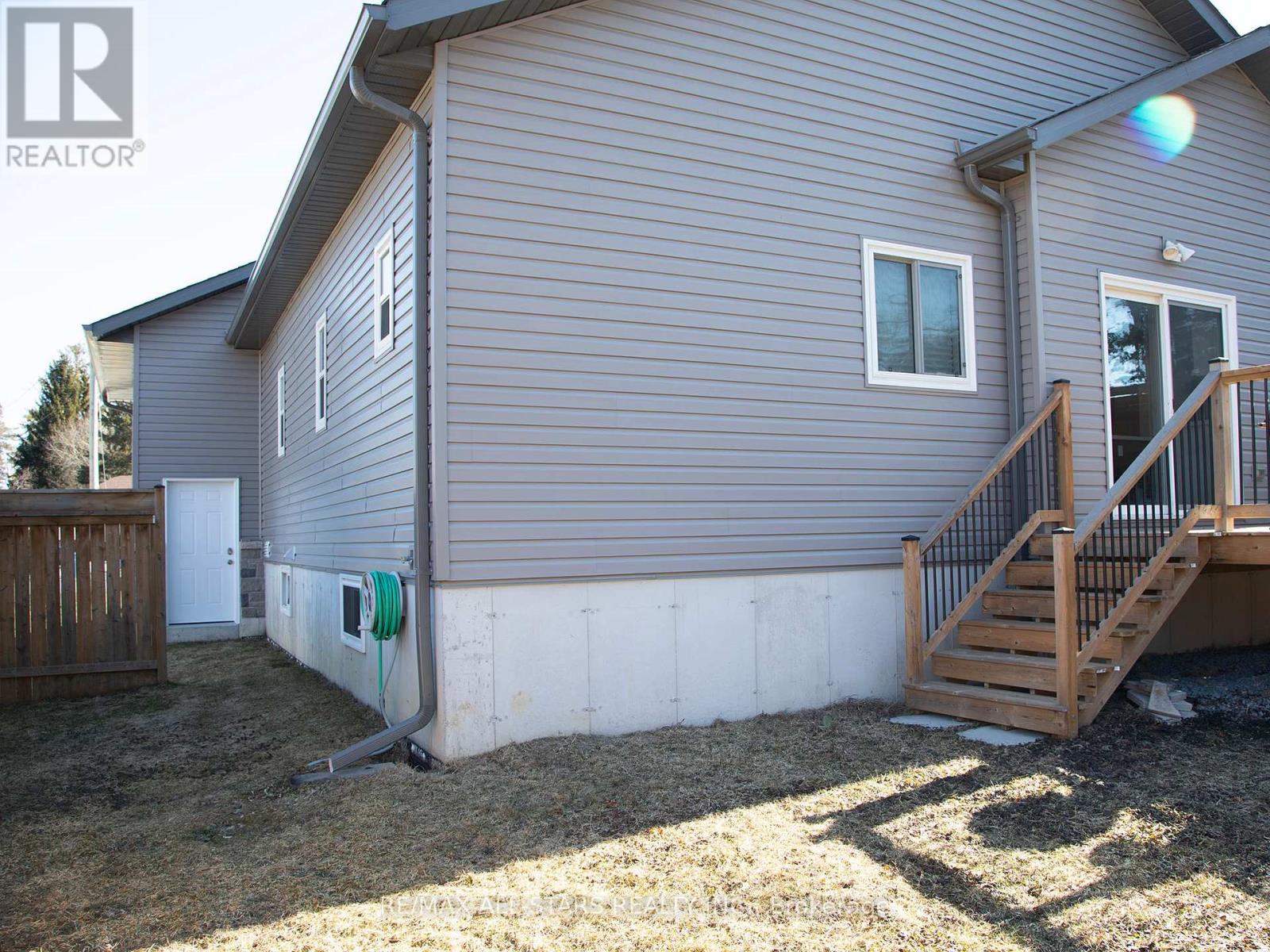 8 Georgina Street, Georgina, Ontario  L0E 1R0 - Photo 24 - N12933918