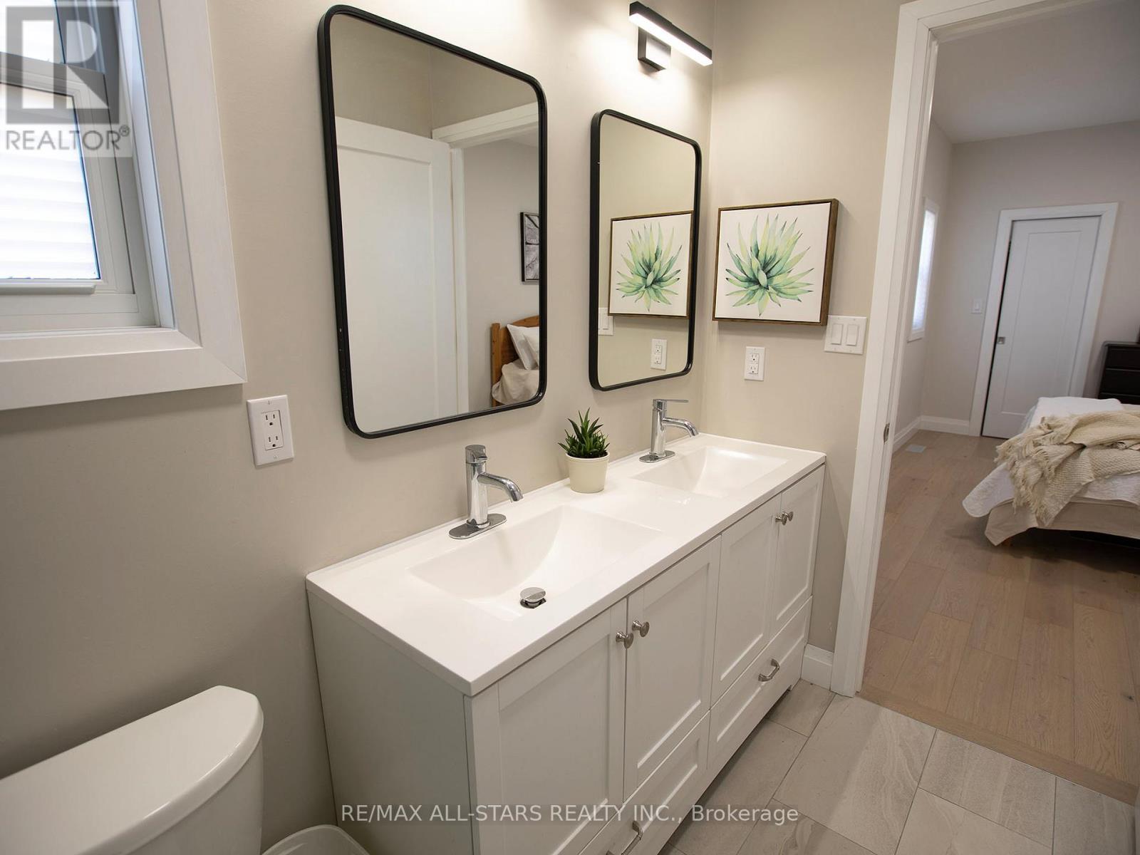 8 Georgina Street, Georgina, Ontario  L0E 1R0 - Photo 21 - N12933918